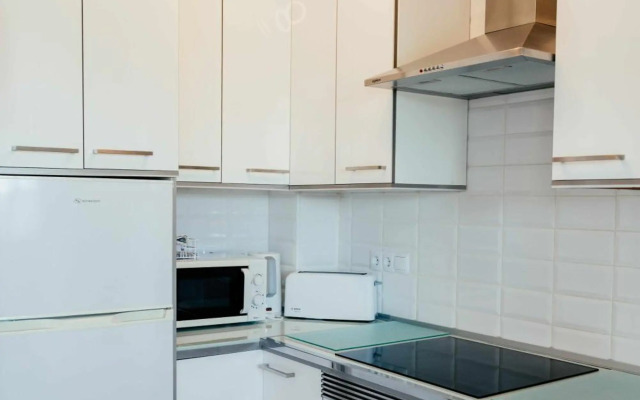 Stunning 2 bedroom apartment with Pool View