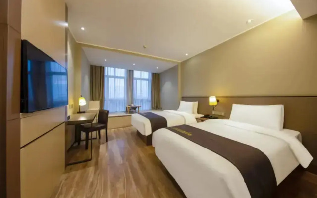 Homeinn Plus Hotel (Danyang Glasses Industrial Park Railway Station)