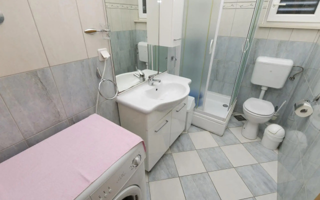 Apartments Marinko in Splitska - island Brac