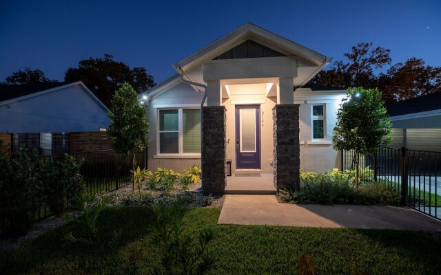 Newly Constructed Modern Pet Friendly Zen Home W/ Private Home Theater & Hot Tub! 1 Bedroom Home by Redawning