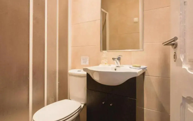 Sunny Terrace Apt, Close to Downtown! 2 Bedroom Flat