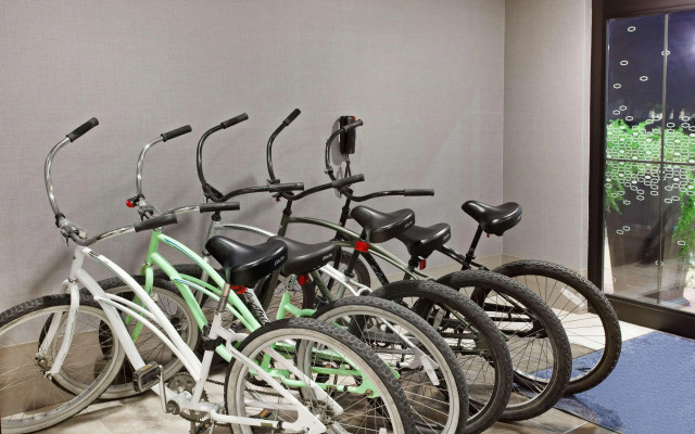 Hampton Inn & Suites Oakland Airport-Alameda