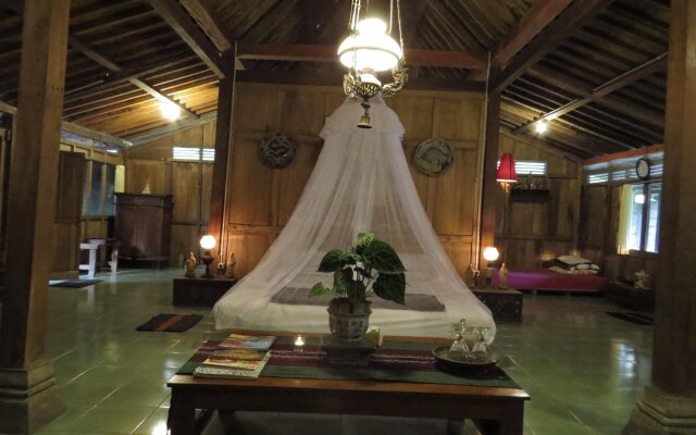 Rumah Limasan Jawa Homestay