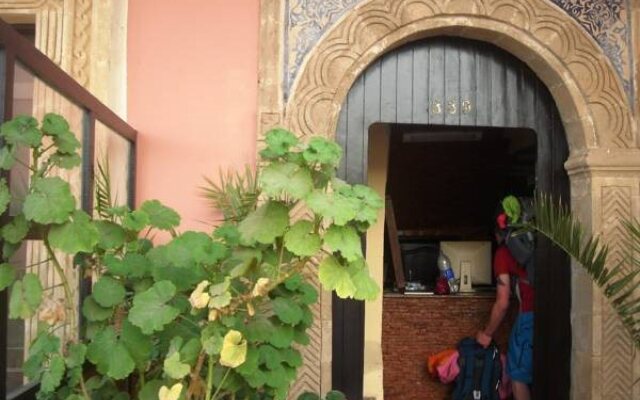 Riad Eraounak Souiri Hotel