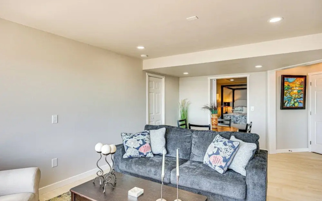 Puget Sound Views: Des Moines Apt w/ Patio