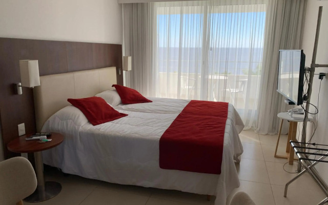 Golden Hour Studio - Dos Orillas 404