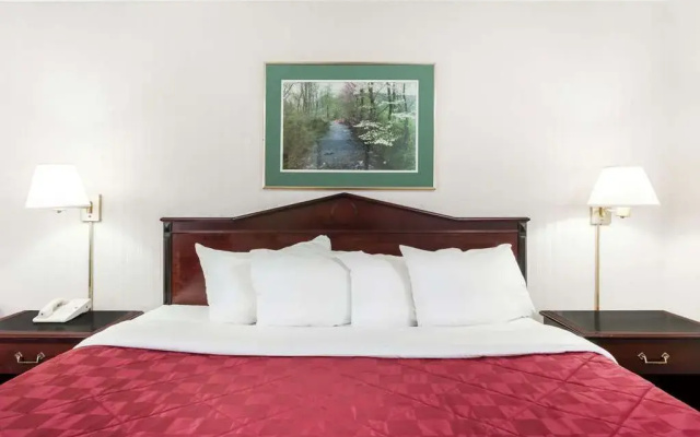 Ramada Glens Falls/lake George Area