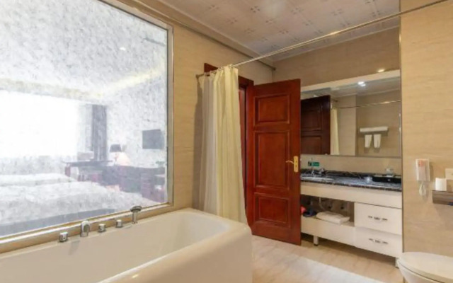 Guanghui Holiday Hotel