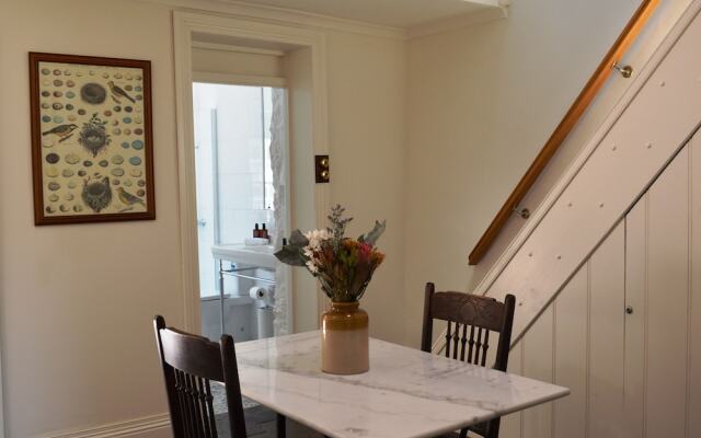 Lythgo's Row Colonial Cottages