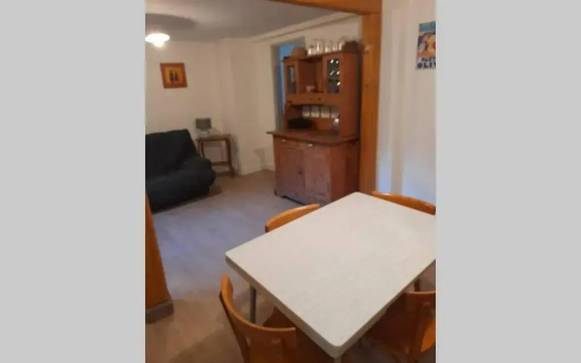 Charmant petit appartement avec bel exterieur.
