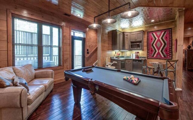 Bear Elegance - Three Bedroom Cabin