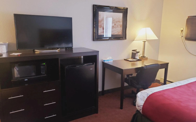 Blackstone Lodge & Suites