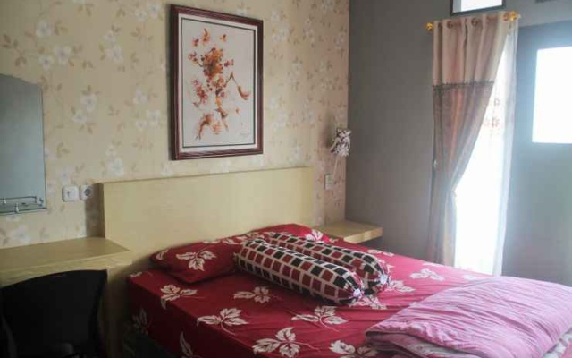 Villa Unique Batu 4Br Near Museum Angkut at Kusuma Estate Kav 6 with Swimming Pool – Guest Rooms – Batu