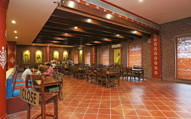 OYO 16565 Karnal Haveli