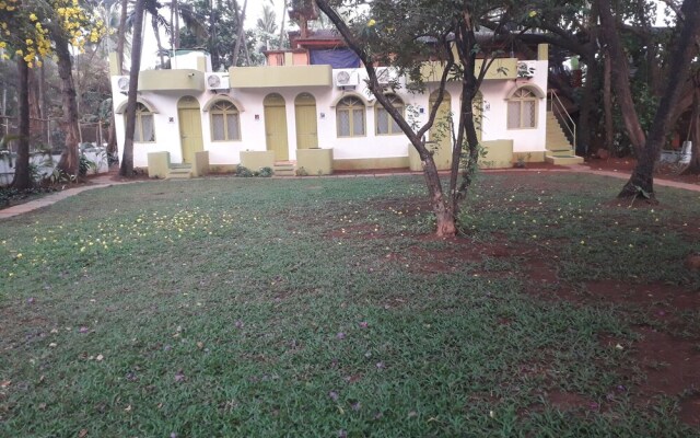 Hotel Dhuni Resorts goa