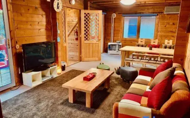 Tomy's Log House - Need Car