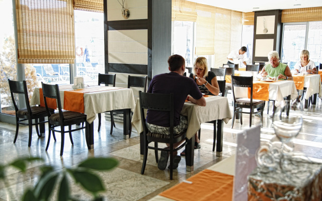 Lavitas Hotel