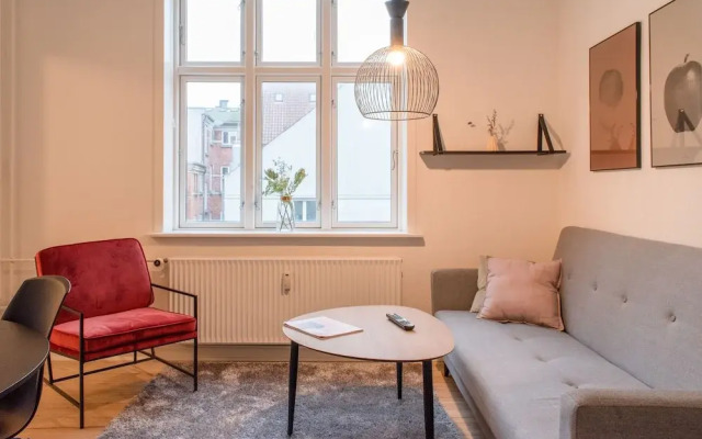 Sanders Boulevard - Cozy 2-bdr Apt By the Canal