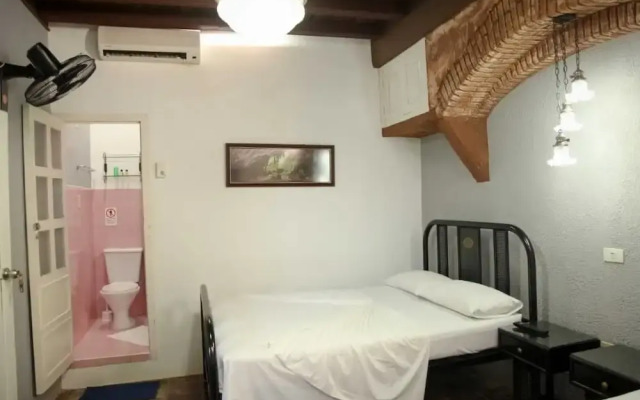 Sombrilla ft Mansion Cantero - Adults Only