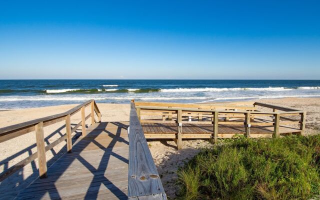 Spinnakers Reach by Vtrips