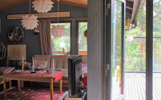 Scenic Lakeside Cottage-by Traum