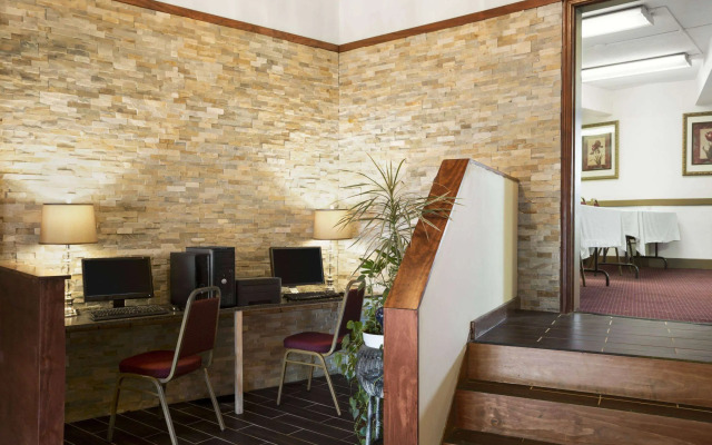 Ramada by Wyndham Pittsburgh/New Stanton