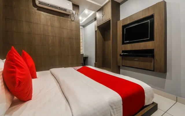 Oyo 17016 Galaxy Inn