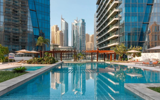 Big Bright Luxury Marina View Apt Near Beach