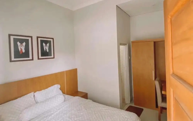 Hallstatt Living Near UII Jakal – Guest Rooms – Sleman
