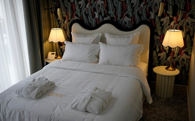 Mr.Just's Hotel