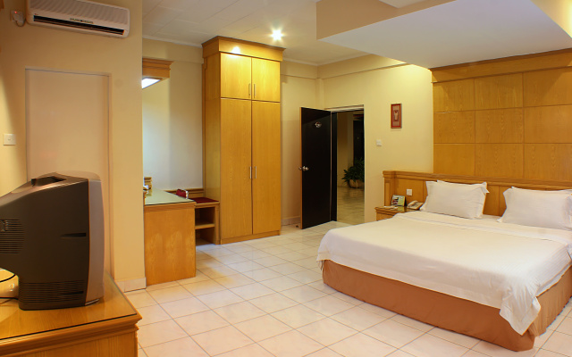 Hotel Hangtuah – Guest Rooms – Padang