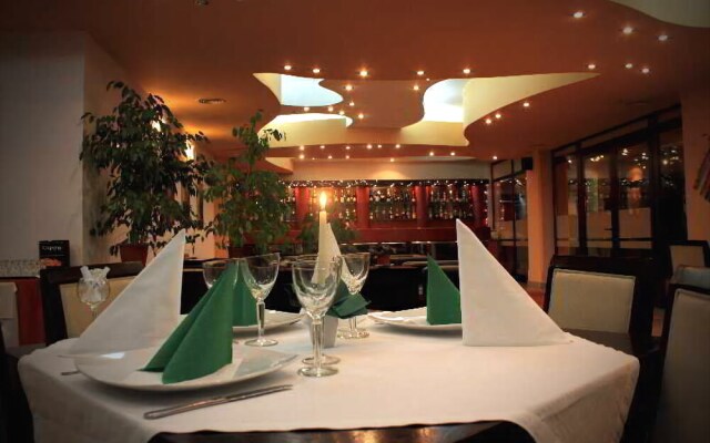 Hotel Opal