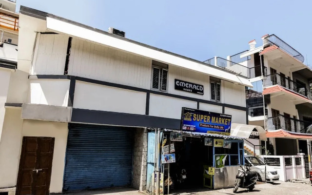 SPOT ON 37504 Mayura Hotel And Lodge