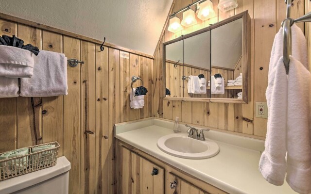 Ski-in/ski-out Red River Cabin w/ Mtn Views!