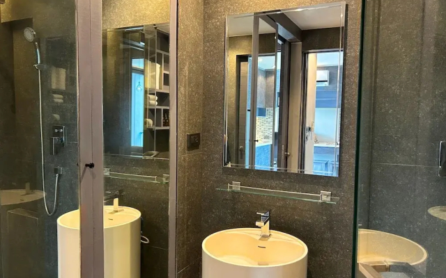 1BR with Rooftop Pool & Gym  C191