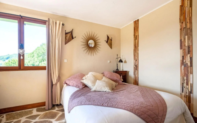 Plush holiday home in Altillac with a private swimming pool
