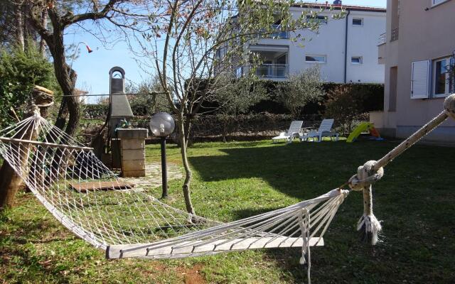 Large Apartment in Malinska near Sea