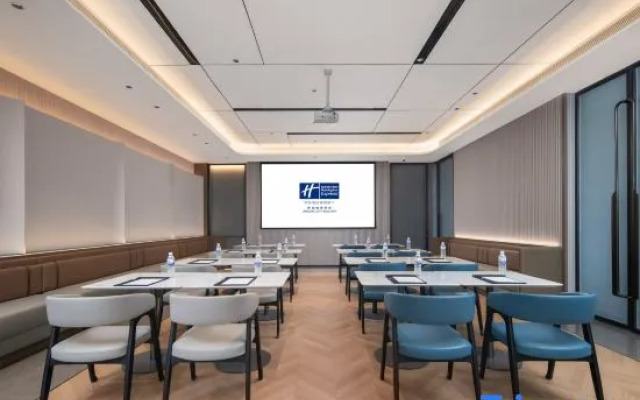 Holiday Inn Express Qingdao City Balcony by IHG