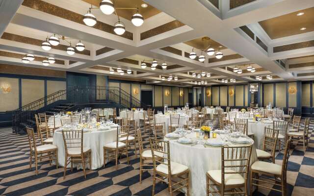 The Candler Hotel Atlanta, Curio Collection by Hilton