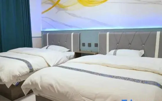 Xiaocheng Business Hotel (Tianquan Traditional Chinese Medicine Hospital)