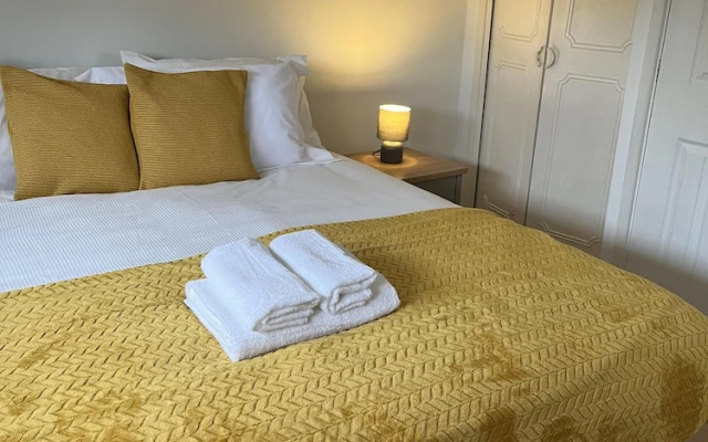 Hive Stays, Sleeps 3, Free Parking, Wifi, Smart Tv