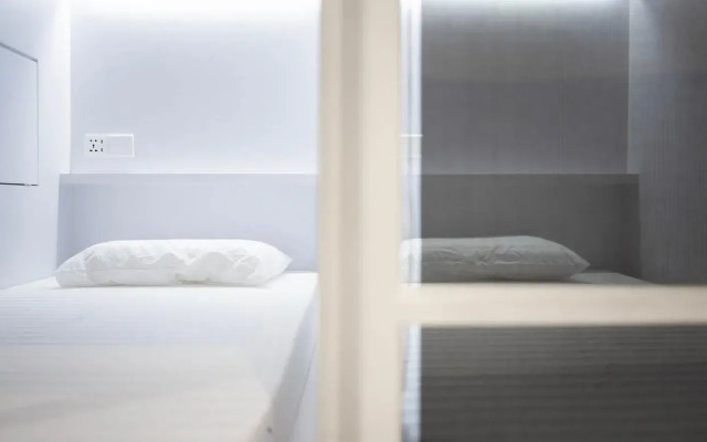 Uno Capsule Hostel