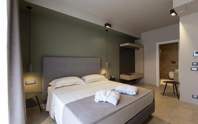 Charme Simon Bolivar