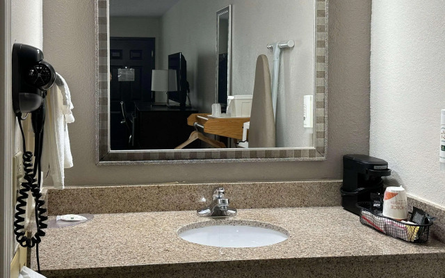 Quality Inn Calhoun North I-75