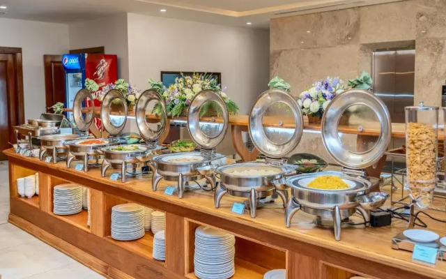 Sunny Ocean Hotel & Spa