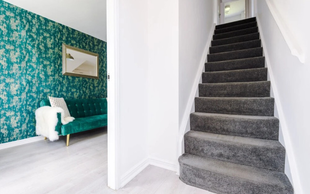5 Bed House Manchester by MCR Dens