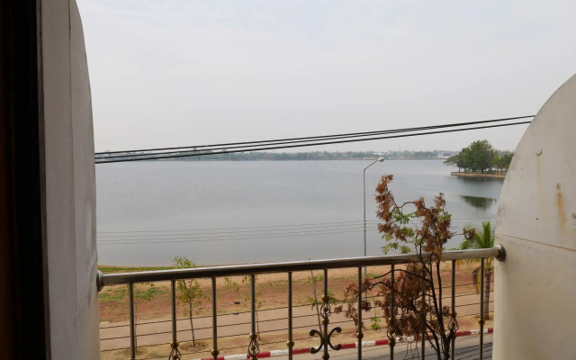 Phuttipong Apartment