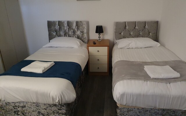 Deluxe 6 bed Suite in Liverpool City Center