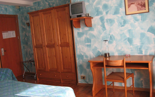 Hotel Holiday Debili