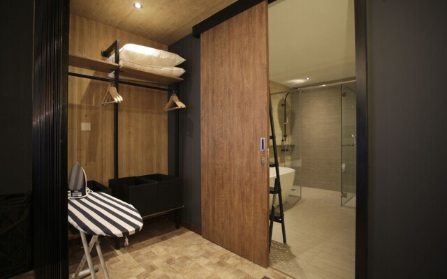 Expressionz Professional Suites By De Space